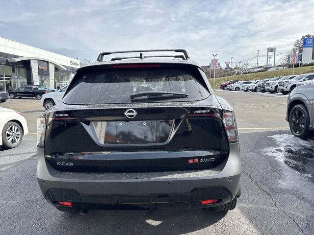 2025 Nissan Kicks SR