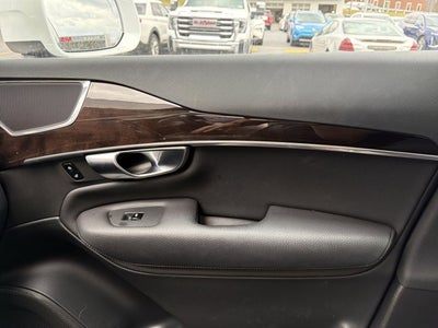 2019 Volvo XC90 Momentum